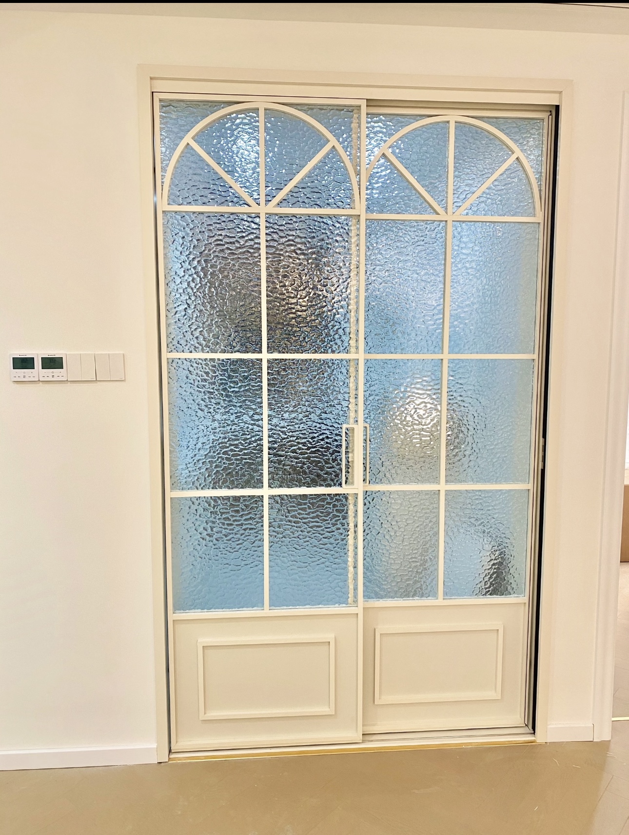 Elegant French Style Aluminum Single Glazed Sliding Patio Door with Black Grids for Villa Balcony Garden Project OEM Bespoke
