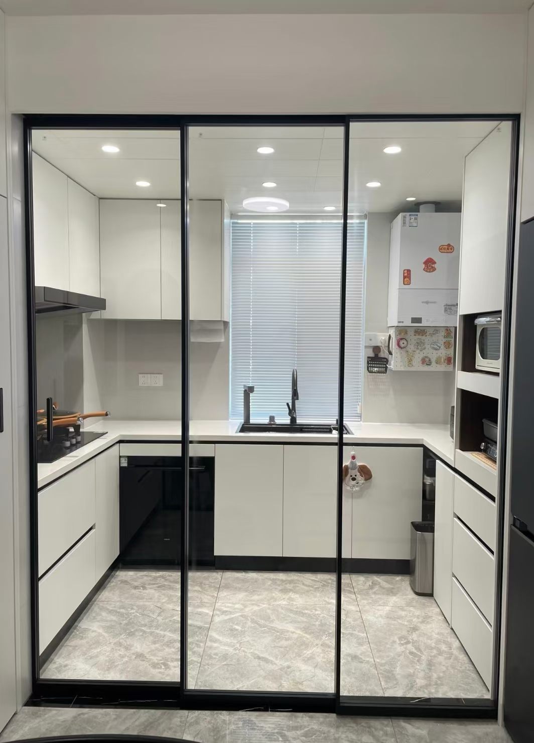 Direct Factory Slimline Aluminum Glass Door and Laundry Room Partition with Soft-close System