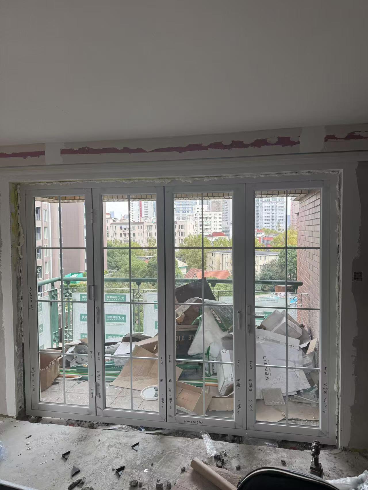 Hot Sale Modern Hotel Balcony Waterproof Aluminum Folding Glass Patio Doors
