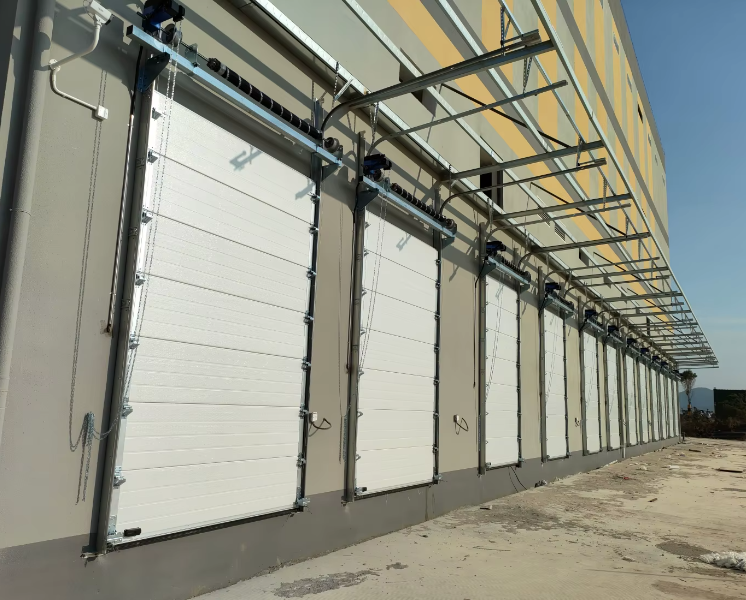 Factory Direct Sales Industrial Overhead Garage Doors Waterproof Soundproof Motorized Factory Warehouse Door for Contractor