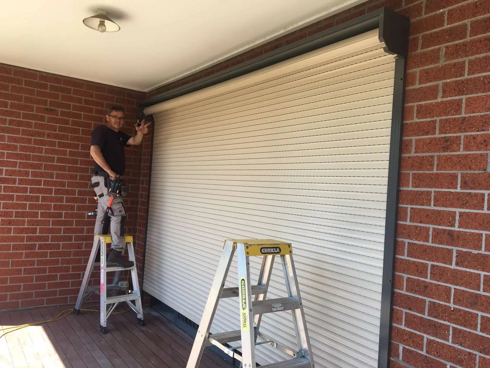 Customized Front Window Security Roller Shutter Shop Aluminum Alloy Remote Control Aluminum windows with Roller Shutter Window
