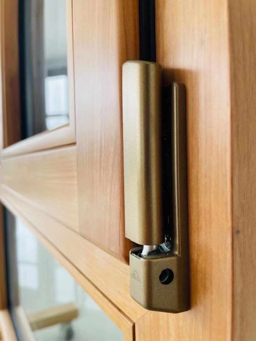 Tilt and turn window craftsmanship display