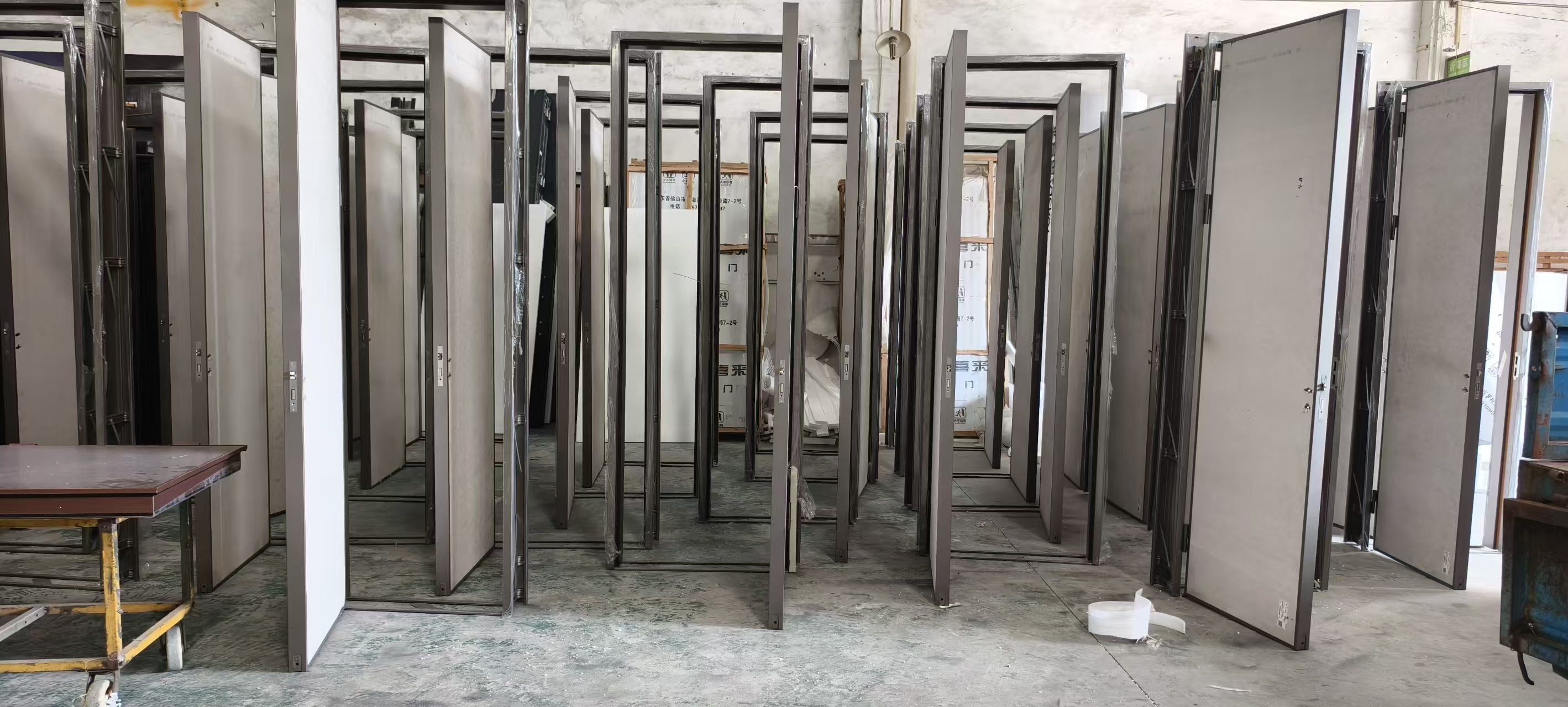 Modern Swing Opening Front Entry Doors Wood Aluminum Alloy Metal Iron Exterior Security Doors Exterior Doors for Houses