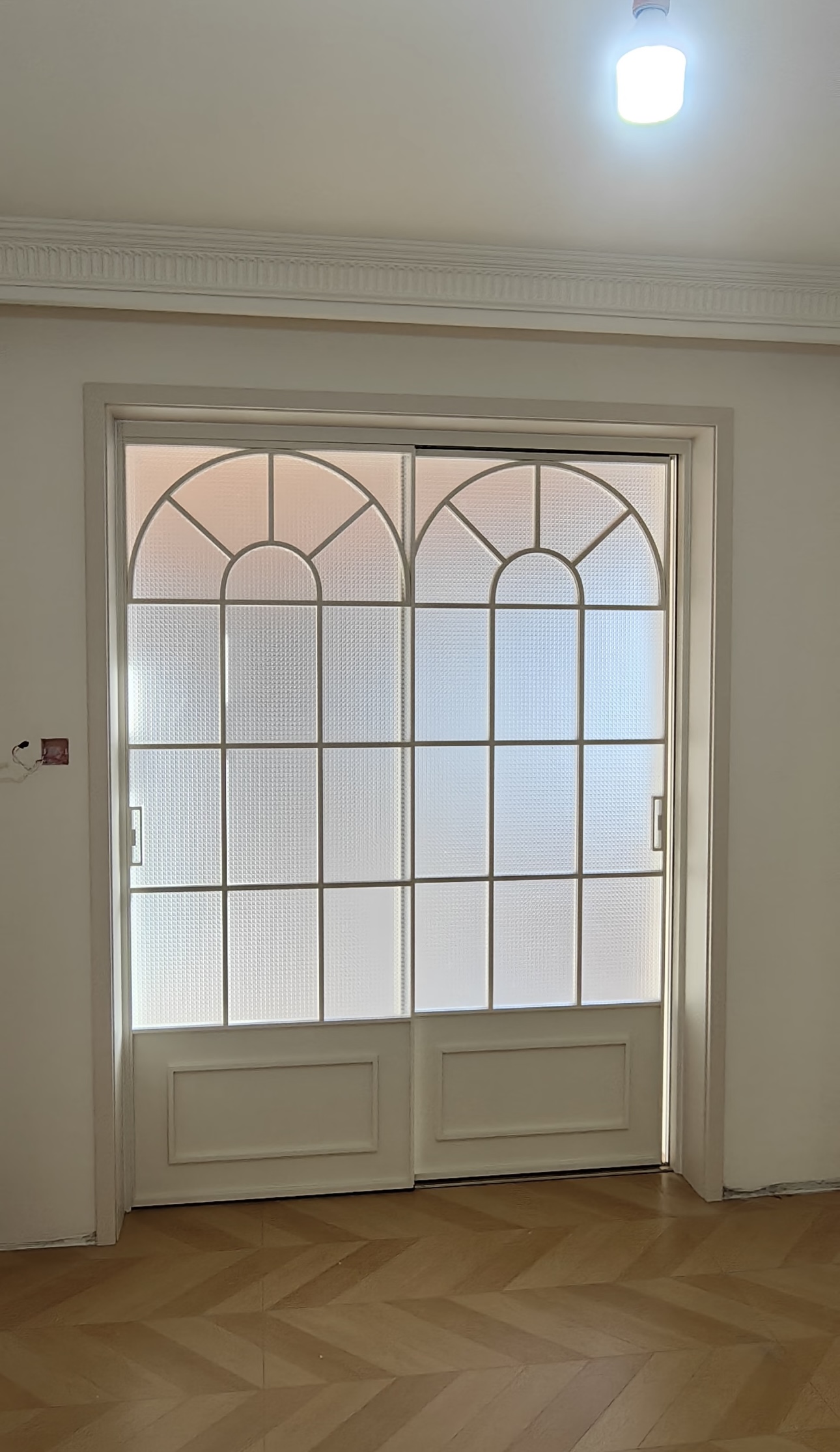 Elegant French Style Aluminum Single Glazed Sliding Patio Door with Black Grids for Villa Balcony Garden Project OEM Bespoke