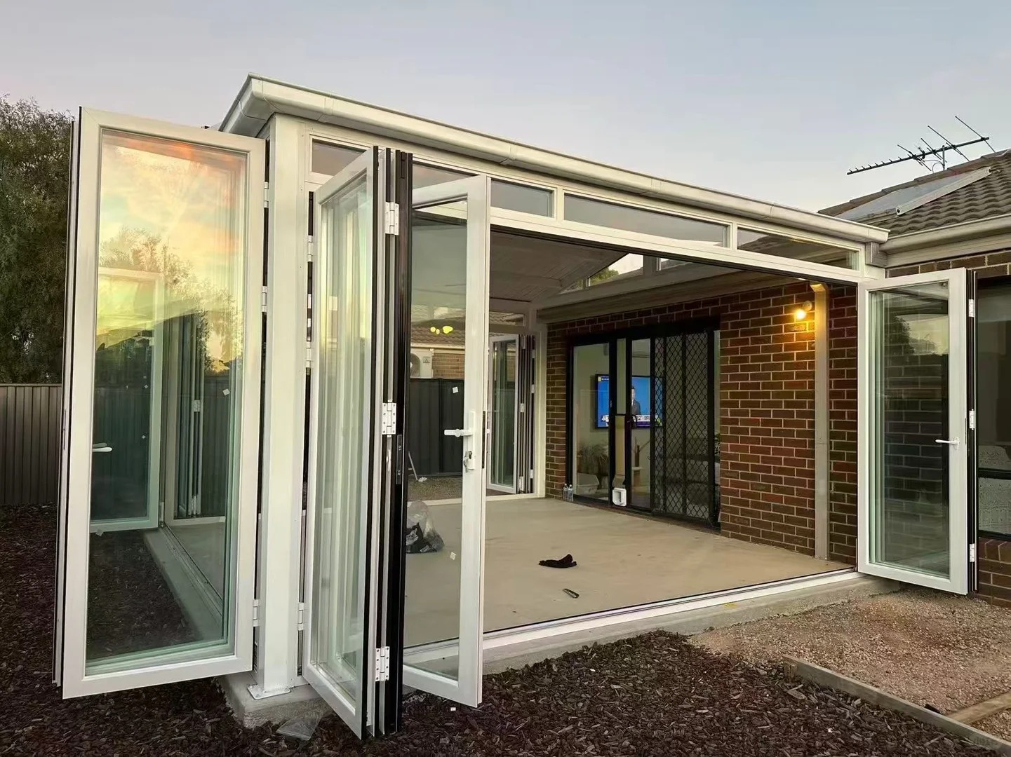 European Standard Interior Aluminum Alloy &amp; Steel Framed Glass French Doors with Crittall Style for Living Room