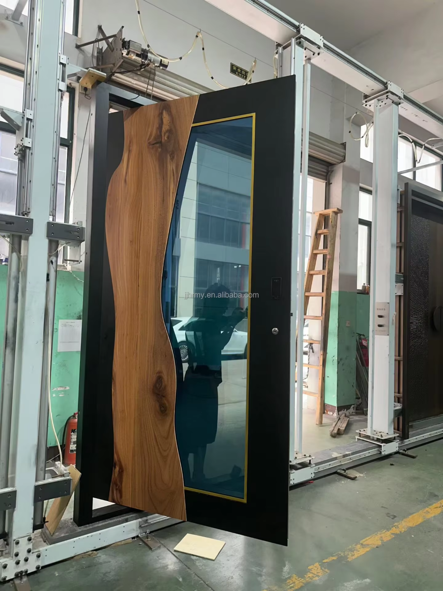 Custom Color Cast Aluminum Pivot Entry Door Wood Grain Finish European Style Automatic Opening for Modern Hotels Villas