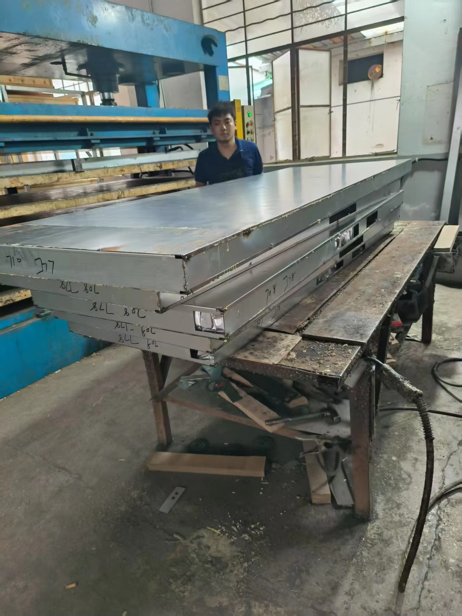 Custom Color Cast Aluminum Pivot Entry Door Wood Grain Finish European Style Automatic Opening for Modern Hotels Villas