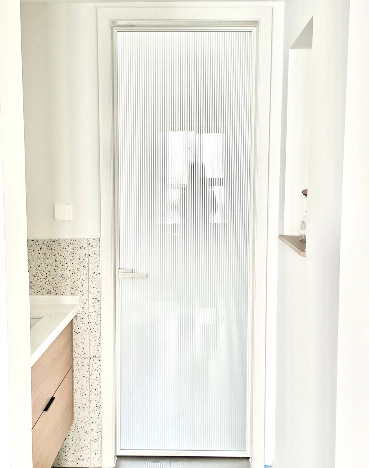 Waterproof Aluminum Bathroom Casement Doors With Privacy Frosted Glass For Home Wet Room Application